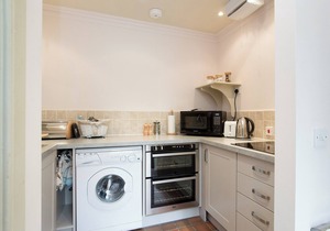 1 bedroom accommodation in Braidwood, near Carluke