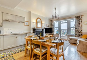 1 Dolphin Court - Two Bedroom Apartment, Sleeps 4