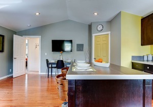 1 Mile to Downtown. Charming, Comfortable And Very Spacious. Come Enjoy Bend.