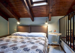 (1) Suites in the historic city center