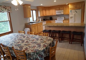 10 MINUTE WALK TO THE BEACH 5 BEDROOMS 3 FULL BATHROOMS SLEEPS 14