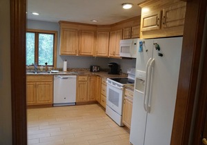 10 MINUTE WALK TO THE BEACH 5 BEDROOMS 3 FULL BATHROOMS SLEEPS 14