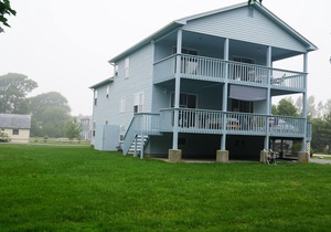 10 MINUTE WALK TO THE BEACH 5 BEDROOMS 3 FULL BATHROOMS SLEEPS 14