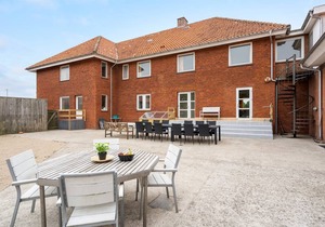 1000 m² House ∙ 12 bedrooms ∙ 24 guests
