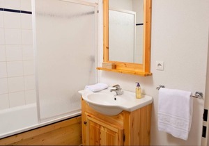 100m from resort center, fitness, swimming pool, terrace, balcony, parking, tv, ski locker, 36m²