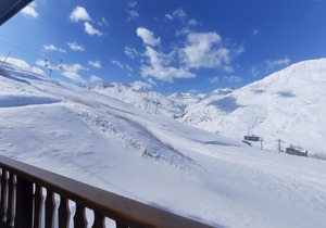 10m from ski slopes, floor -1, balcony, tv, ski locker, 47m², Les Menuires