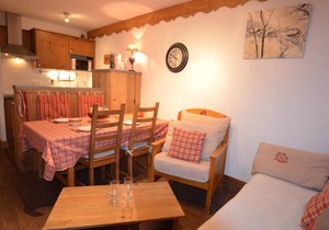 10m from ski slopes, 2nd floor, balcony, tv, ski locker, 35m², Les Menuires