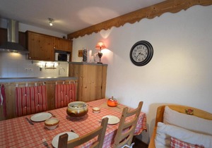10m from ski slopes, 2nd floor, balcony, tv, ski locker, 35m², Les Menuires