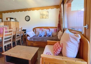 10m from ski slopes, 2nd floor, balcony, tv, ski locker, 35m², Les Menuires