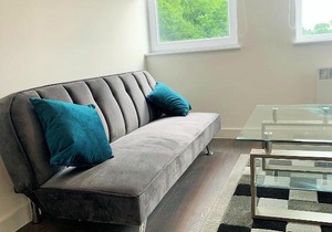 10x TOP FLOOR SERVICED APARTMENTS LONDON GATWICK CRAWLEY SUTHERLAND QUARTERS