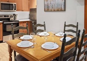 113 Glaciers Reach a 2br with hot tub & pool in Whistler Village
