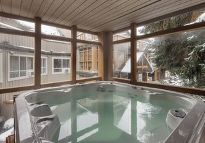 113 Glaciers Reach a 2br with hot tub & pool in Whistler Village