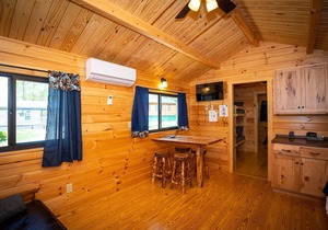 117) Sparrow Log Cabin. Close to Hocking Hills State Park and more!