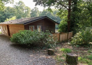 12 WATER'S EDGE, pet friendly, with hot tub in Lanreath