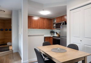 121 Glaciers Reach a 2br with hot tub & pool in Whistler Village
