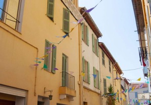 16. A bright gem on the top floor in the Old Town, with a sunny terrace