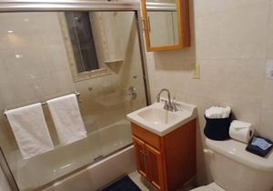 1631 5G · Renovated 2bed Apt/20 min to NTC-Parking Avail.