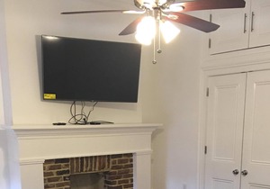 1850s HUGE historic rowhouse for large groups with gated parking12ft ceilings