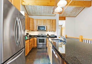 2 BDR Snodallion Condo - Columbine Pool & Hot Tub!