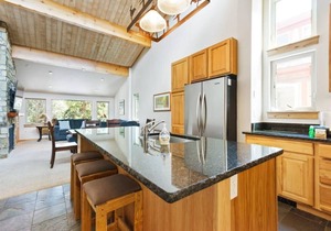 2 BDR Snodallion Condo - Columbine Pool & Hot Tub!