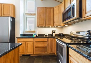 2 BDR Snodallion Condo - Columbine Pool & Hot Tub!