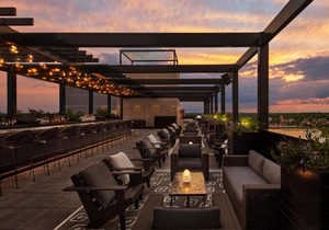 2 Beautiful Units, Onsite Restaurants, Bar, Close to Silverball Retro Arcade