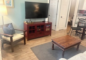 2 bed/1 bath, 1.5 blocks to beach/town, dog friendly