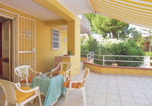 2 bedroom accommodation in Fontane Bianche