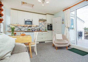 2 bedroom accommodation in Dartmouth