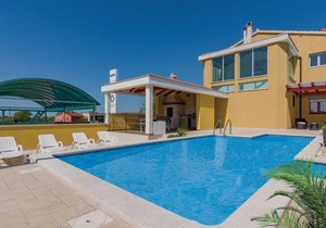 2 bedroom accommodation in Zminj