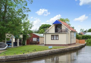 2 bedroom accommodation in Stalham