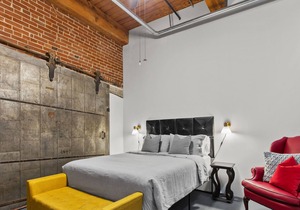 2 BR DWTN Loft✦Walk to Attractions✦Pet Friendly