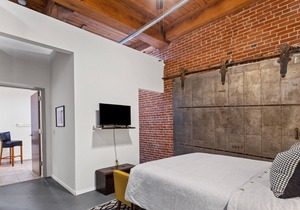 2 BR DWTN Loft✦Walk to Attractions✦Pet Friendly