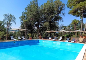 2-person apartment in a farmhouse with swimming pool