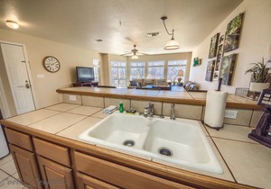 2 Pools, 4 Hot tubs on the Guadalupe River! Walk to Schlitterbahn!