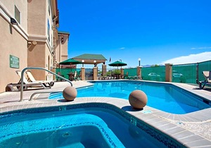 2-Star Hotel ∙ Country Inn & Suites by Radisson, Tucson City Center, AZ