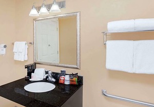 2-Star Hotel ∙ Baymont by Wyndham Elkhart