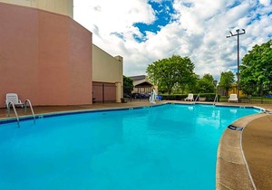 2-Star Hotel ∙ Baymont by Wyndham Elkhart