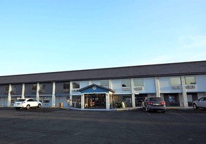 2-Star Hotel ∙ Baymont by Wyndham Pine Grove