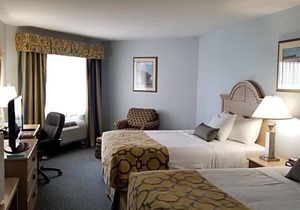 2-Star Hotel ∙ Baymont by Wyndham Manitowoc Lakefront