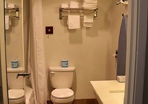 2-Star Hotel ∙ Baymont by Wyndham Roseburg