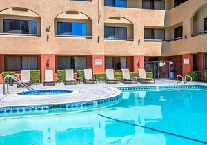 2-Star Hotel ∙ Baymont by Wyndham Ontario