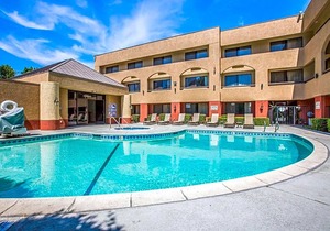 2-Star Hotel ∙ Baymont by Wyndham Ontario