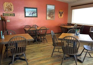 2-Star Hotel ∙ Broken Spur Inn & Steakhouse