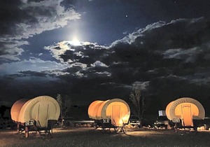 2-Star Hotel ∙ Broken Spur Inn & Steakhouse