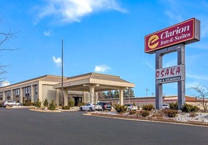2-Star Hotel ∙ Clarion Inn and Suites Airport