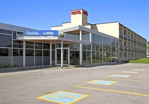 2-Star Hotel ∙ Travelodge by Wyndham Richmond Hill