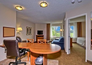 2-Star Hotel ∙ Candlewood Suites Burlington, an IHG Hotel