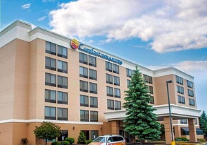 2-Star Hotel ∙ Comfort Inn & Suites Watertown