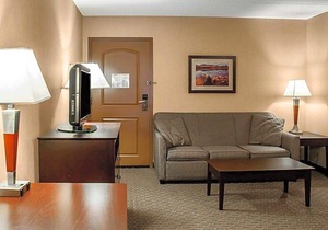 2-Star Hotel ∙ Comfort Inn & Suites Watertown